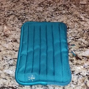 729 Belkin Universal Pleated Sleeve for 8in Tablet